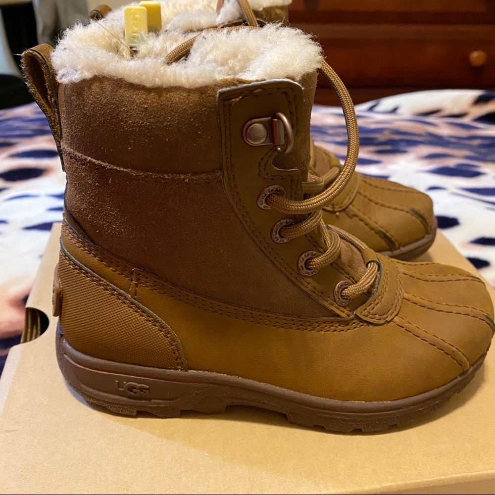 UGGS children’s waterproof and insulated Booties